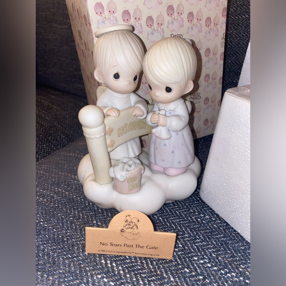 RETIRED PRECIOUS MOMENTS “No tears Past the gate” 1986 collectible